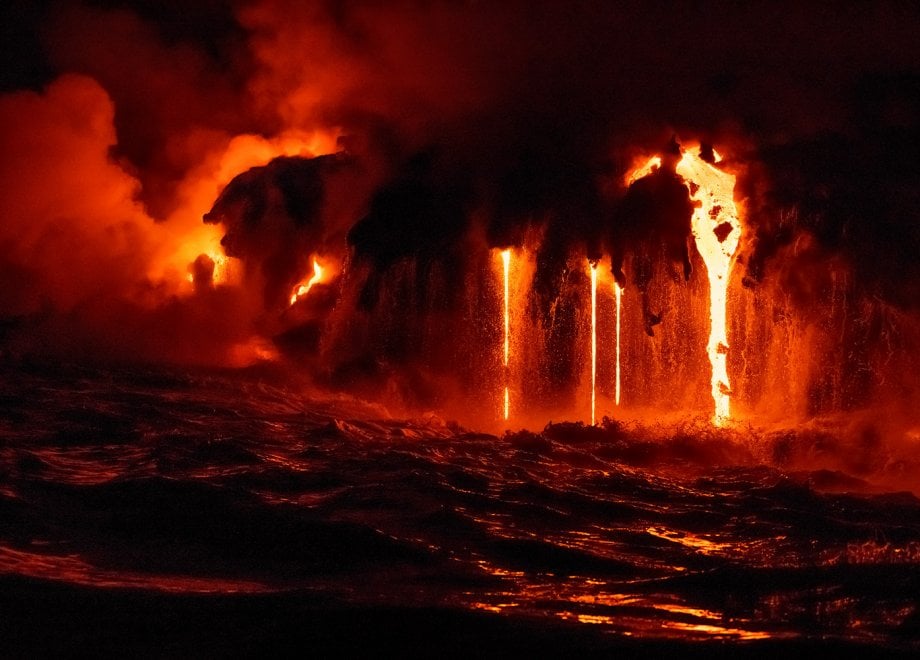 Hawaii, scatti dall'inferno: lo spettacolo della colata lavica