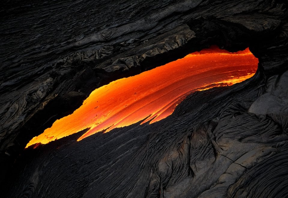 Hawaii, scatti dall'inferno: lo spettacolo della colata lavica