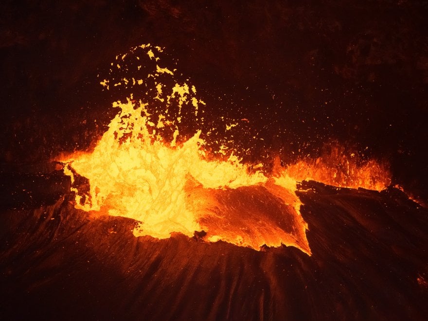 Hawaii, scatti dall'inferno: lo spettacolo della colata lavica