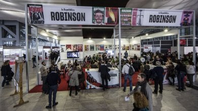 Arena Robinson: il giorno della poesia, degli scrittori-scienziati, delle storie che fanno bene alla salute. E della Rivoluzione russa
