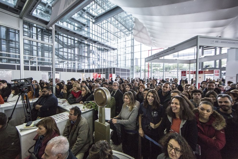 Saviano con Repubblica sotto la Nuvola
