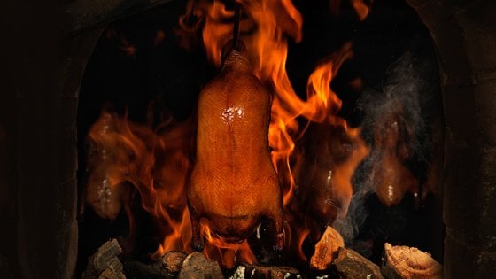 L'anatra laccata durante la cottura&nbsp;