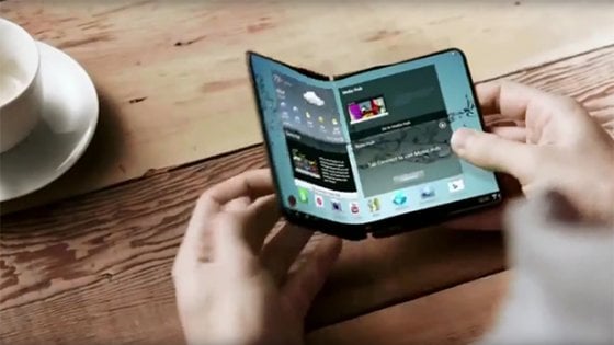 Samsung, lo smartphone pieghevole in produzione da novembre