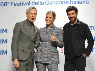 Sanremo 2018, un fiore contro la violenza sulle donne: Hunziker lancia #iosonoqui
