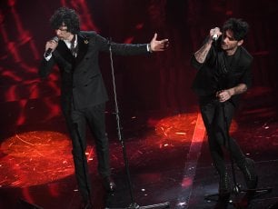 Sanremo 2018, Ermal Meta e Fabrizio Moro sospesi: "in attesa di approfondimenti"