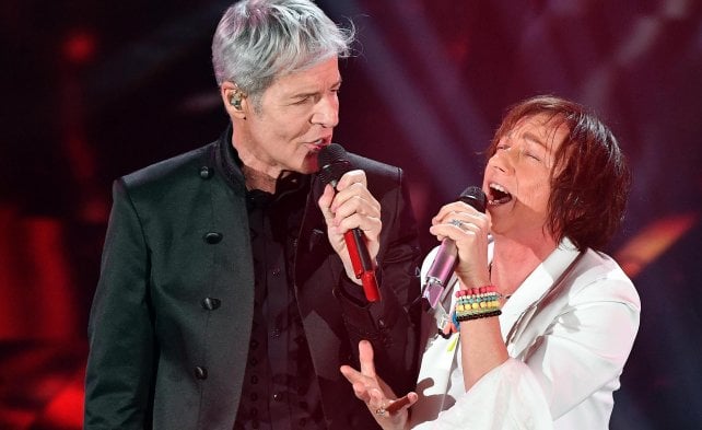 Show nel segno dei duetti, rock con Nannini e Pelù.  ·Ultimo vince tra i Giovani