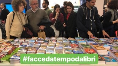 Robinson, gli studenti con Rep@Scuola: "#Facce da libri"