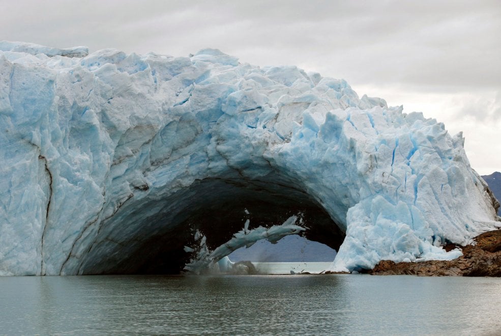 Argentina, il gigante di ghiaccio perde i pezzi:  il crollo sul Perito Moreno