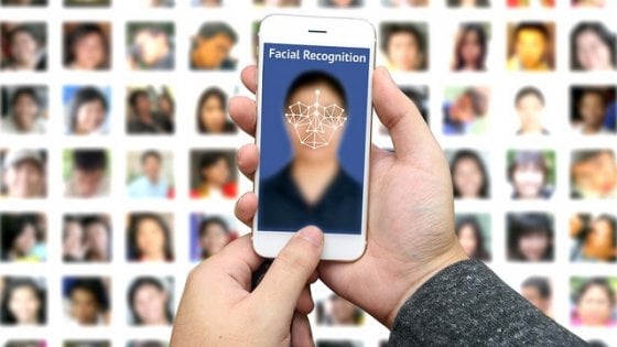 Facebook avvisa gli utenti: possibile attivare il riconoscimento facciale
