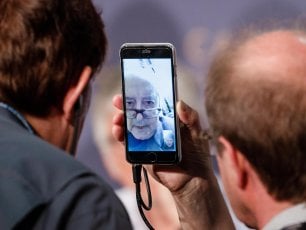 Jean-Luc Godard, al Festival in un cellulare: "Il mio cinema riflette su ciò che non accade"