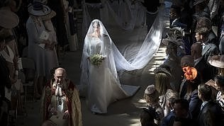 <a href="https://video.repubblica.it/dossier/royal-wedding-harry-meghan-markle/royal-wedding-meghan-markle-arriva-in-chiesa-la-prima-a-percorrere-la-navata-da-sola/305284?video"><strong>Video</strong> Meghan percorre navata da sola: prima volta nella storia</a><a href="https://video.repubblica.it/dossier/royal-wedding-harry-meghan-markle/royal-wedding-meghan-markle-arriva-in-chiesa-la-prima-a-percorrere-la-navata-da-sola/305284?video"><br /></a>
