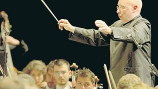 <a href="https://puntoitalia.online/dossier/le-guide/ravenna-festival-nelle-vene-dellamerica/2018/05/28/news/russell_davies_sul_doppio_binario_tra_stravinsky_e_philip_glass-197565206/">16-17 giugno a Palazzo Mauro de Andr&egrave;/Chiostro</a>