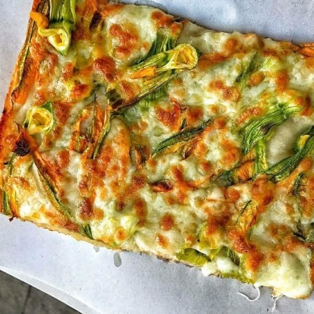 Non di sola tonda vive Napoli: ecco le migliori pizze al taglio (sì, esistono davvero...)