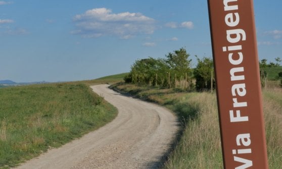 &nbsp;Un tratto della Via Francigena, tra gli itinerari della Guida