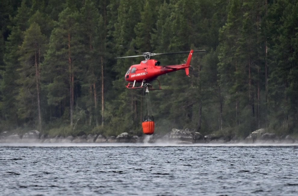 La Svezia brucia
