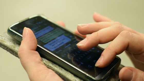 Il tocco della dita sullo smartphone racconta chi siamo