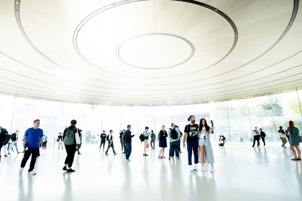 Cupertino, al via il keynote: Apple presenta i nuovi iPhone