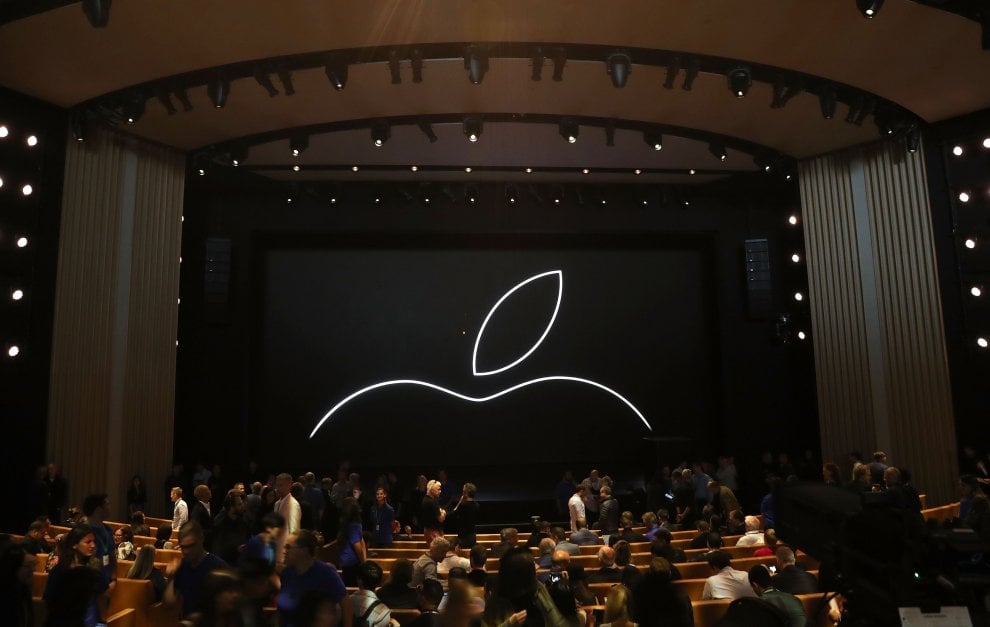 Cupertino, al via il keynote: Apple presenta i nuovi iPhone