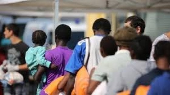 Migranti, il calo degli sbarchi fa risparmiare un milione di euro