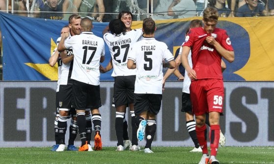 Parma-Cagliari 2-0, Inglese e super Gervinho lanciano i ducali