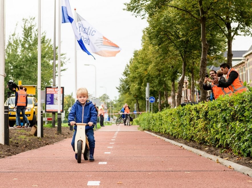 PlasticRoad, si pedala sulla plastica riciclata