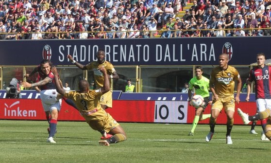 Bologna-Udinese 2-1, Santander e Orsolini rimontano i friulani
