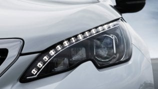 Peugeot 308, i fari intelligenti