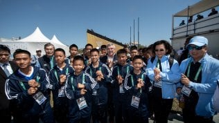 <a href="http://gedi.pmgsport.it/video/olimpiadi-giovanili-i-mu-pa-presenti-a-buenos-aires/" fck_savedurl="">Dalla paura della grotta in Thailandia alla sfilata delle Olimpiadi giovanili</a>