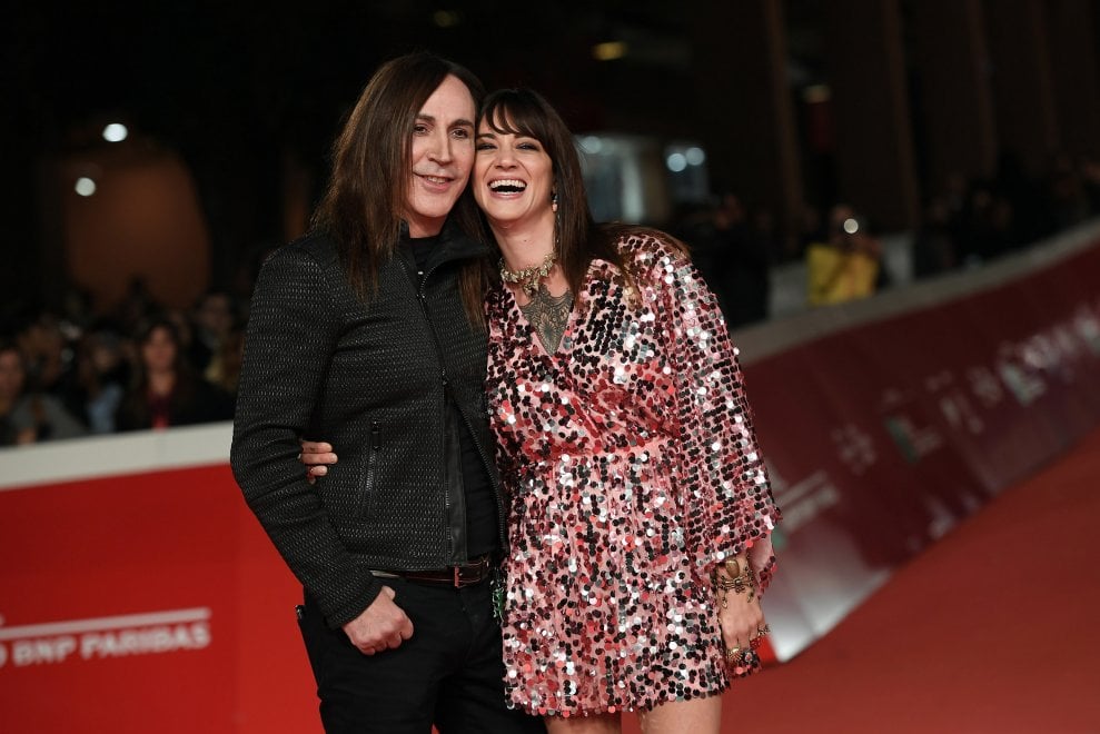 Asia Argento sul red carpet con Manuel Agnelli