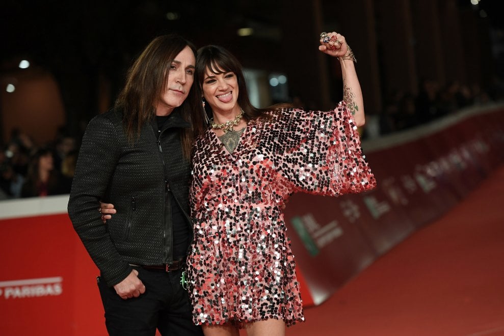Asia Argento sul red carpet con Manuel Agnelli
