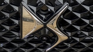 DS 7 CROSSBACK E-TENSE 4x4, l'ibrido glamour