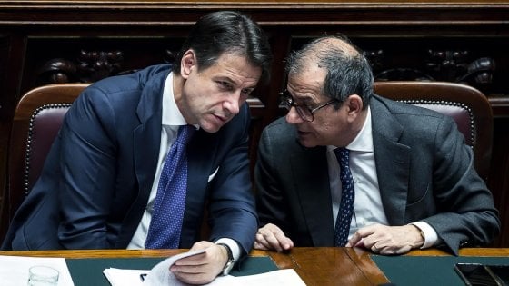 Il premier Giuseppe Conte e il ministro dell'Economia Giovanni Tria 