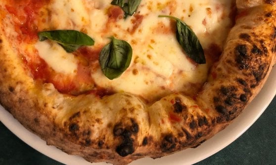 &nbsp;La margherita di Vincenzo Capuano - cotta in forno a legna -&nbsp;