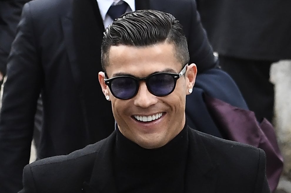 Ronaldo in tribunale a Madrid, l'arrivo con Georgina diventa una sfilata -  Sport - La Repubblica