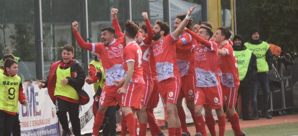 La Turris stende il Bari, il Cesena continua la fuga