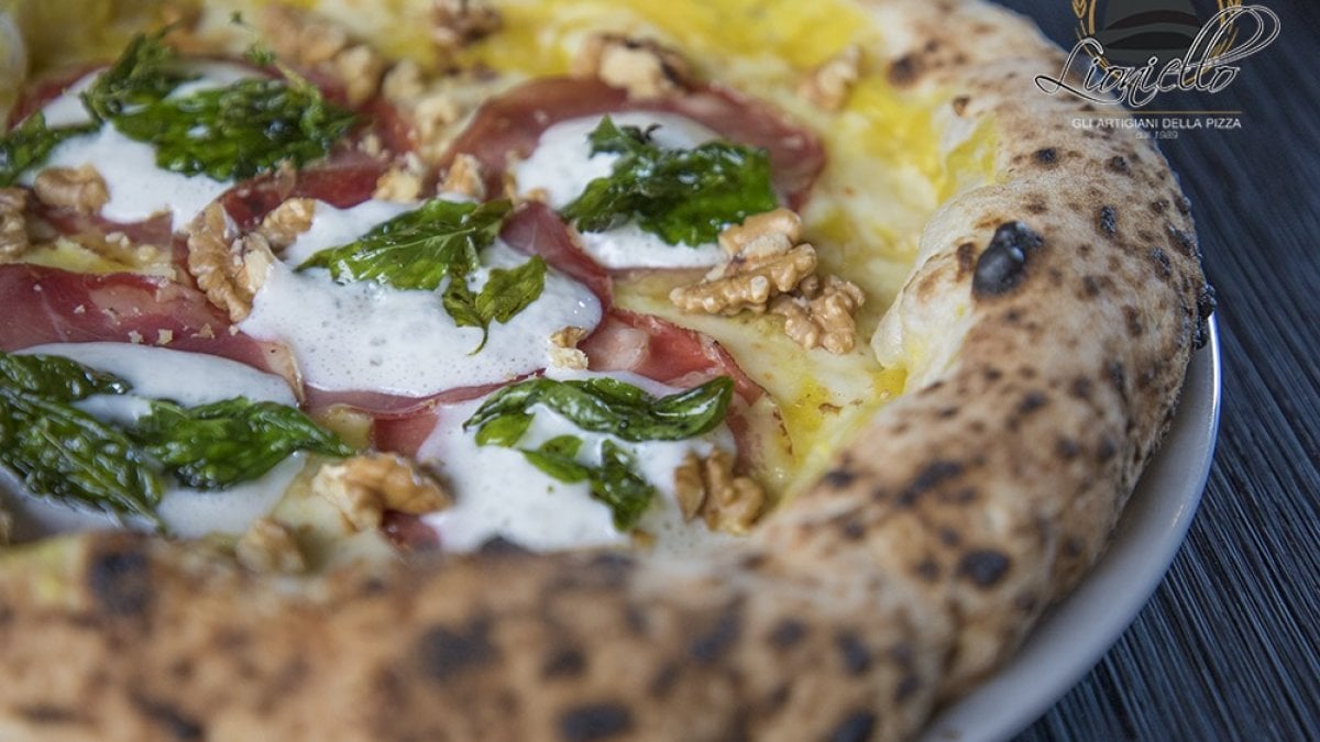 Il ritorno di Salvatore Lionello, la versione 2.0 del pizzaiolo con il  cappello - la Repubblica
