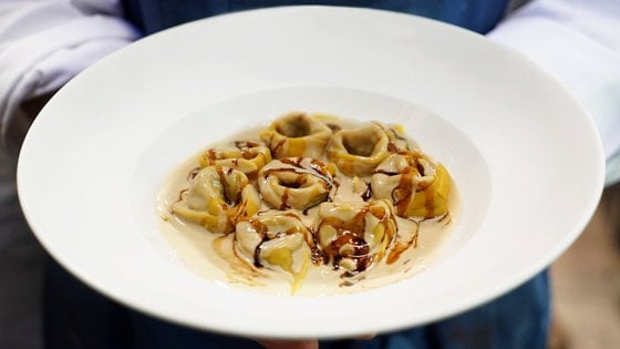 Ravioli di coda e pecorino con salsa di foie gras
