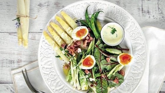 Insalata di asparagi bianchi e uova (le foto del servizio sono di Barbara Torresan)