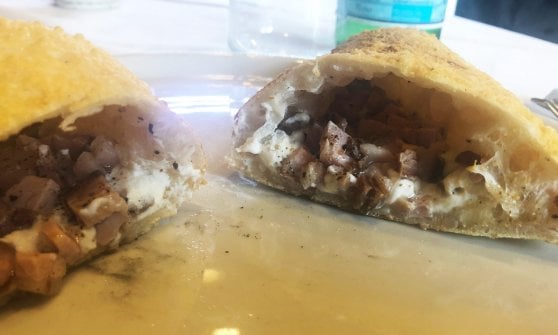 &nbsp;Grotta ricotta di fuscella e cicoli