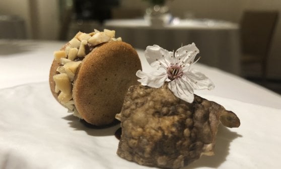 Macaron con mousse di fegatini