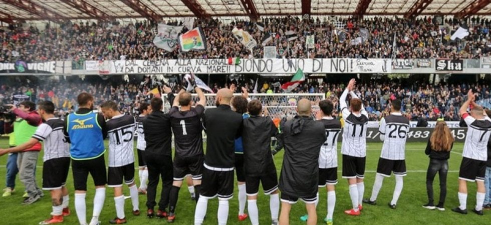 Il Cesena festeggia il ritorno nei professionisti, agli spareggi Avellino e Modena