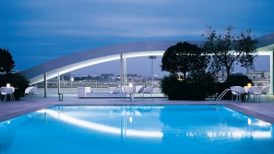 Il ristorante dell'Hotel affaccia sulla piscina