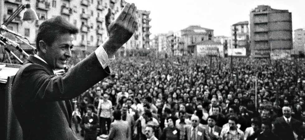 Enrico Berlinguer, quando l'Italia disse addio al leader&nbsp; che non trad&igrave; mai i suoi ideali <a href="https://puntoitalia.online/robinson/2019/06/10/foto/enrico_berlinguer_35_anni_fa_l_addio_al_leader_piu_amato_del_pci-228471409/1/" class="Foto"><strong>Foto</strong></a>