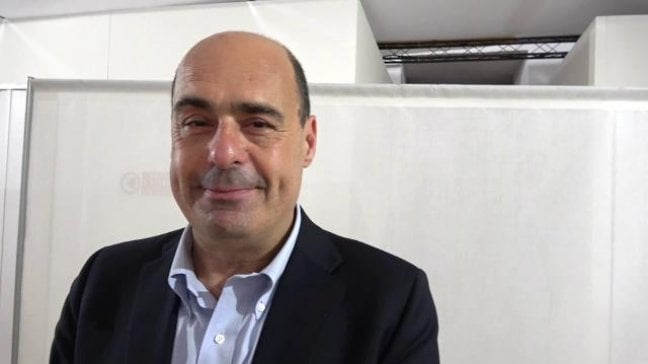 <a href="https://video.repubblica.it/politica/enrico-berllinguer-35-anni-dopo-zingaretti-mi-avvicinai-alla-politica-perche-ascoltavo-le-sue-parole/336869/337466" fck_savedurl=""><strong>Nicola Zingaretti</strong>: "Mi avvicinai alla sinistra per le sue parole. Lo vedevo in tv e lo seguivo ai comizi"</a>