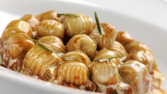 Gnocchi di tarallo al rag&ugrave; di agnello