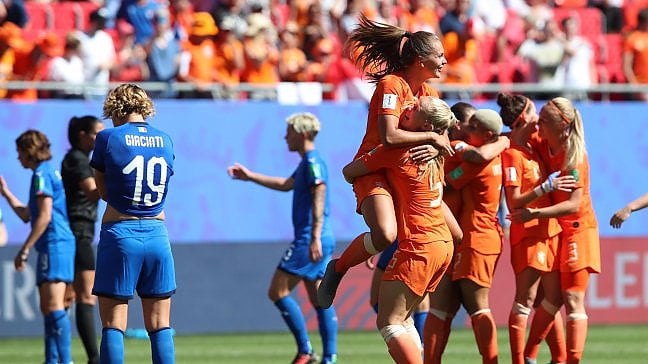 Italia a testa alta, ma in semifinale va l'Olanda: 2-0