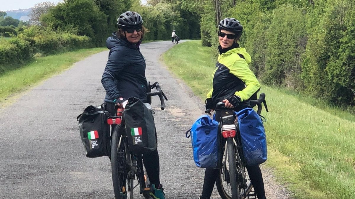 In bici a 60 anni, l'avventura di Monica e Annita: \