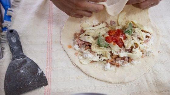 La pizza fritta - qui in chiusura - era una delle categorie di competizione&nbsp;