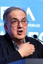 <a href="https://rep.repubblica.it/pwa/commento/2018/07/21/news/sergio_marchionne_e_quel_maglione_diventato_icona_di_uno_stile-202373798/">Quel maglione diventato icona di stile</a>
