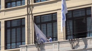 <a href="https://video.repubblica.it/edizione/torino/addio-a-sergio-marchionne-bandiere-a-mezz-asta-al-quartier-generale-di-fca-del-lingotto/311185/311825?video ">Quelle bandiere a mezz'asta al quartier generale del Lingotto</a>
